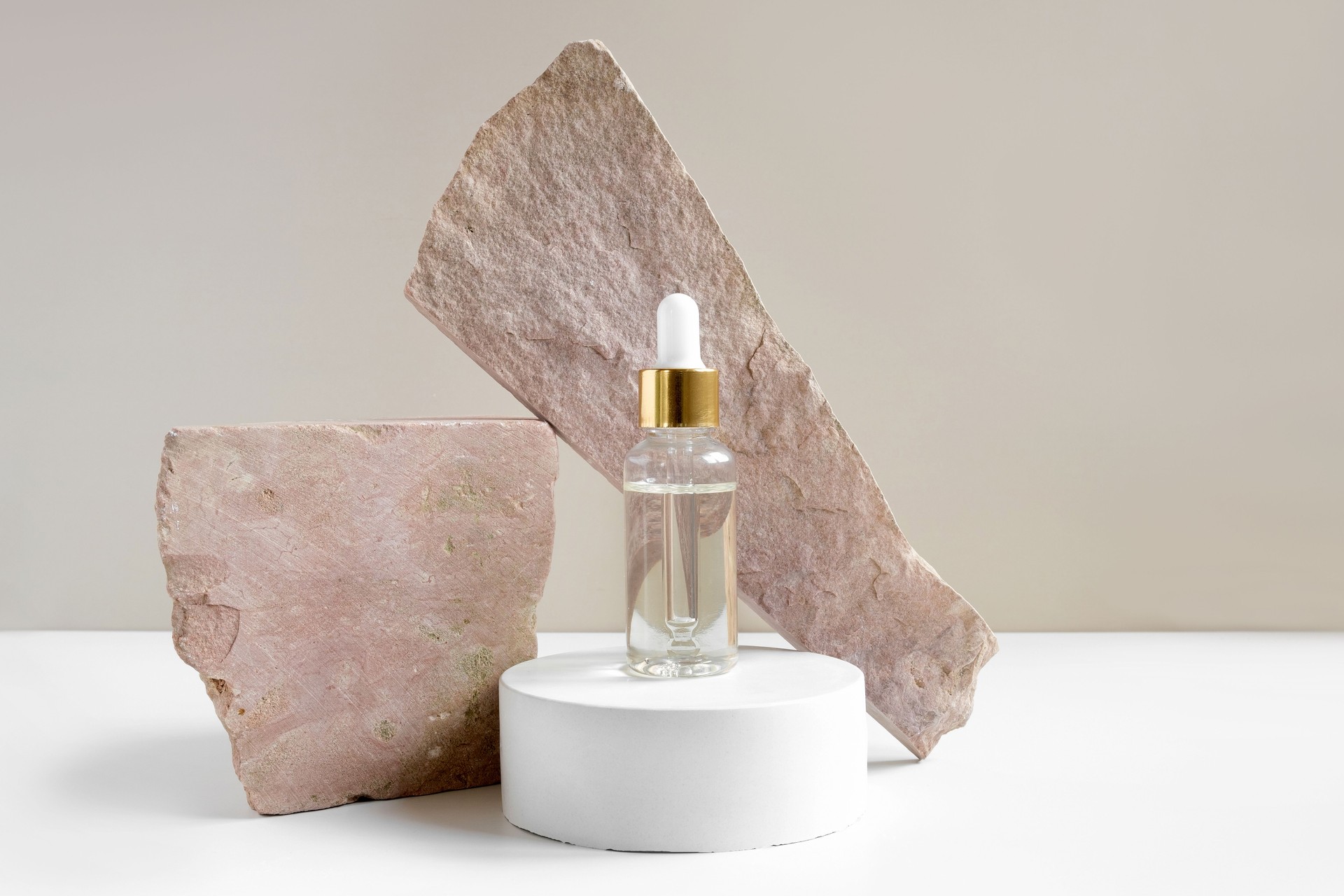 Natural oil cosmetics. Dropper glass Bottle Mock-Up. Oily cosmetic pipette. Face and body treatment. Spa concept. Mineral organic liquid. Front view. Beauty products. Blank packaging on pedestal. 3D